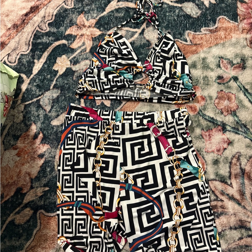Stylish Black and White Geometric Women's Set